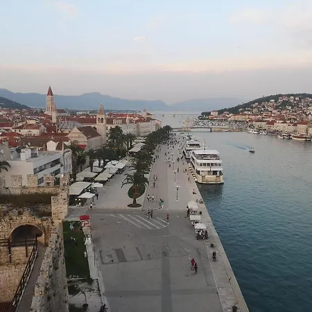 Apartment Half Of House To Rent - Family Zelenika Trogir