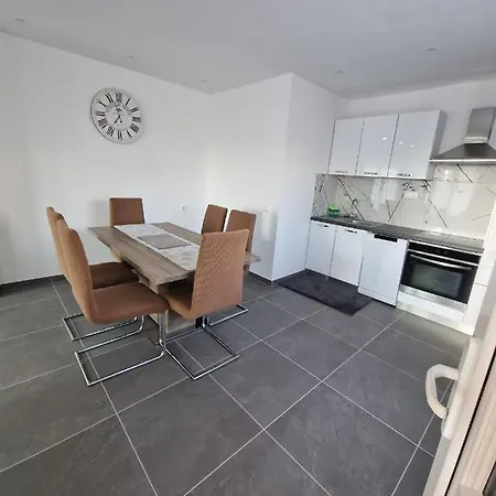 Apartman Half Of House To Rent - Family Zelenika Trogir